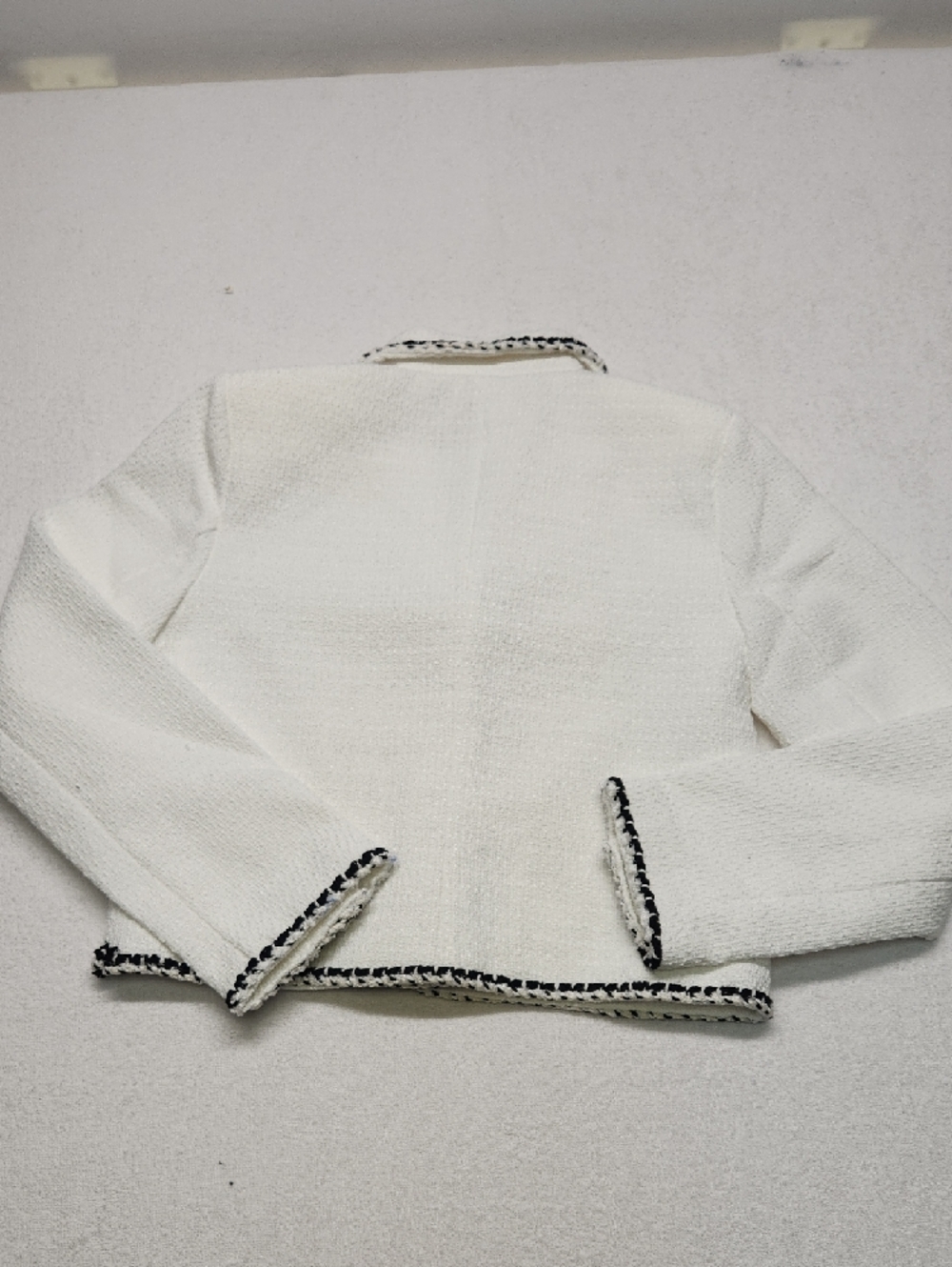 Ellen Tracy-White Tweed Blazer with Black Trim and Pearl Buttons Size XS 0075 - Picture 6 of 6